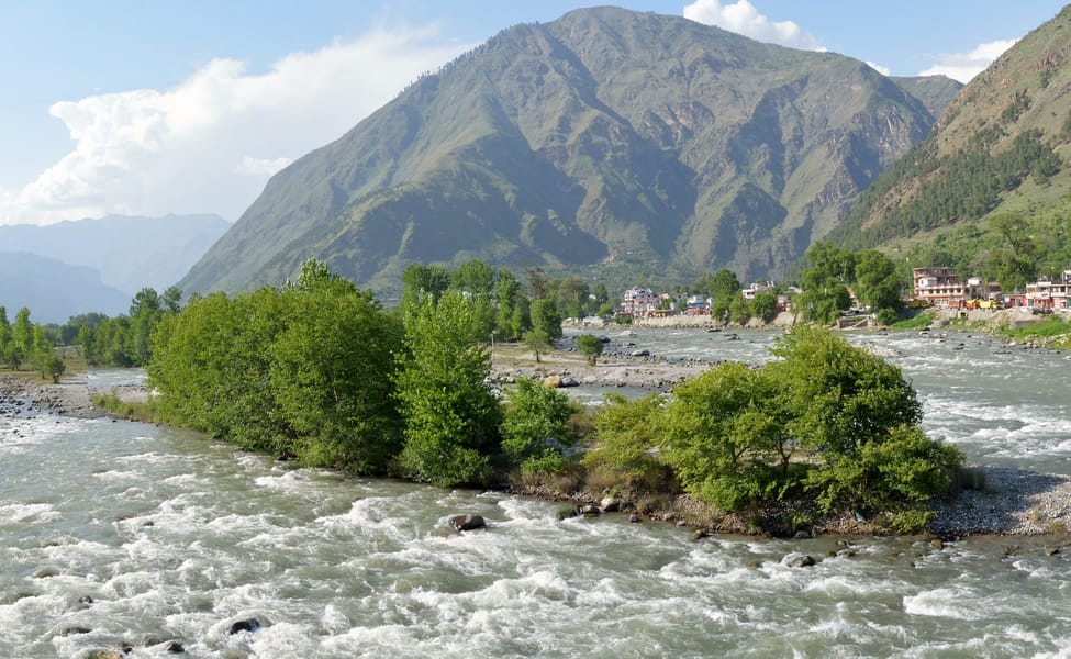 1465388113_Confluence_-_River_Beas_and_River_Parvati_-_Bhuntar_-_Kullu_-_2014-05-09_2166-2169_Compress.JPG