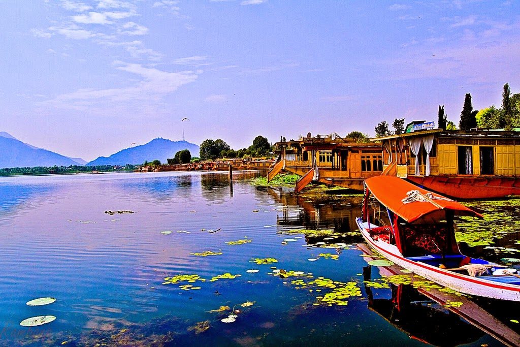 shikara-ride-in-Dal-Lake-green-kashmir-travels
